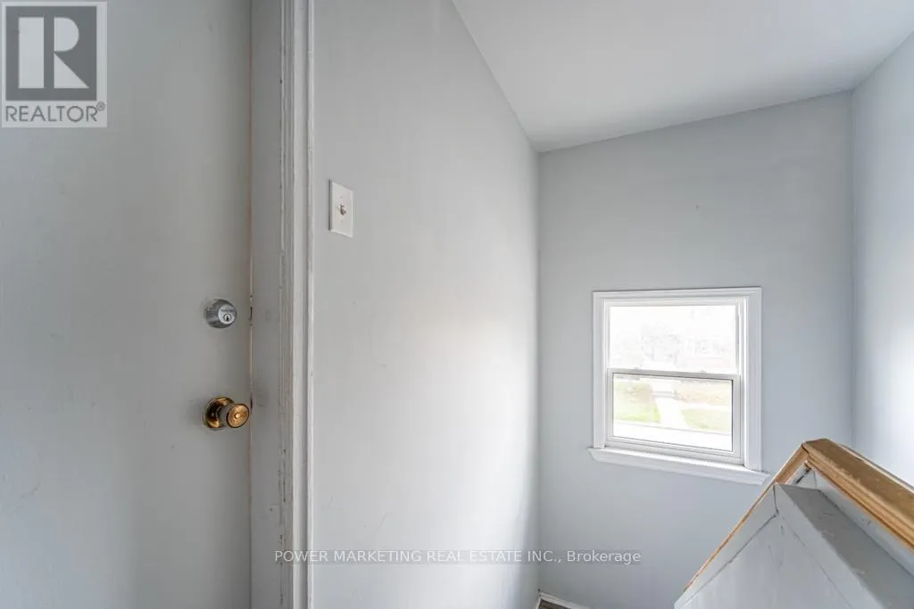 3 - 679 ROOSEVELT AVENUE