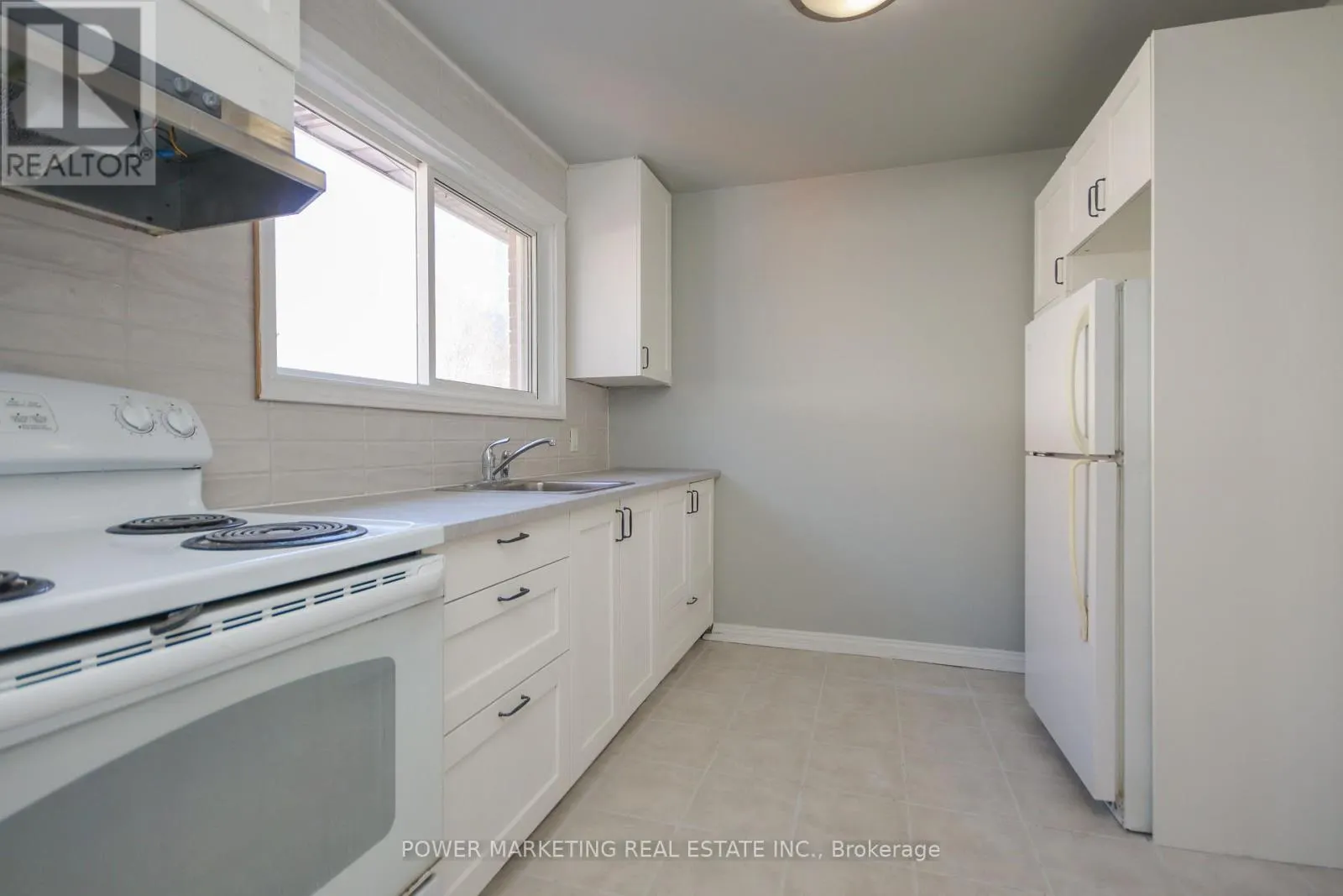 3 - 679 ROOSEVELT AVENUE