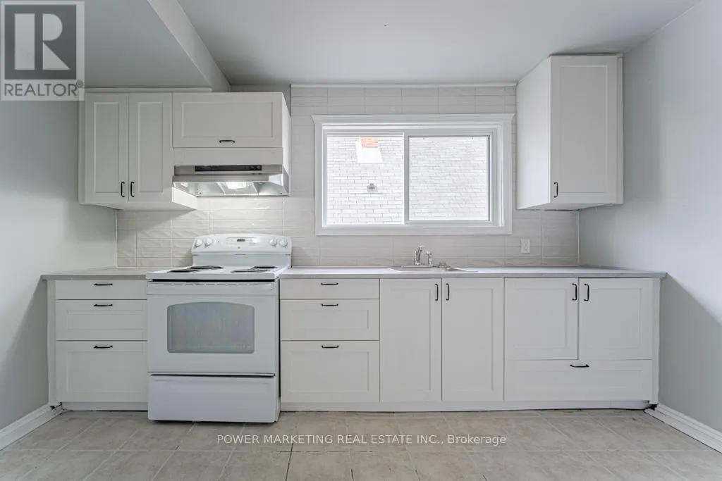 3 - 679 ROOSEVELT AVENUE