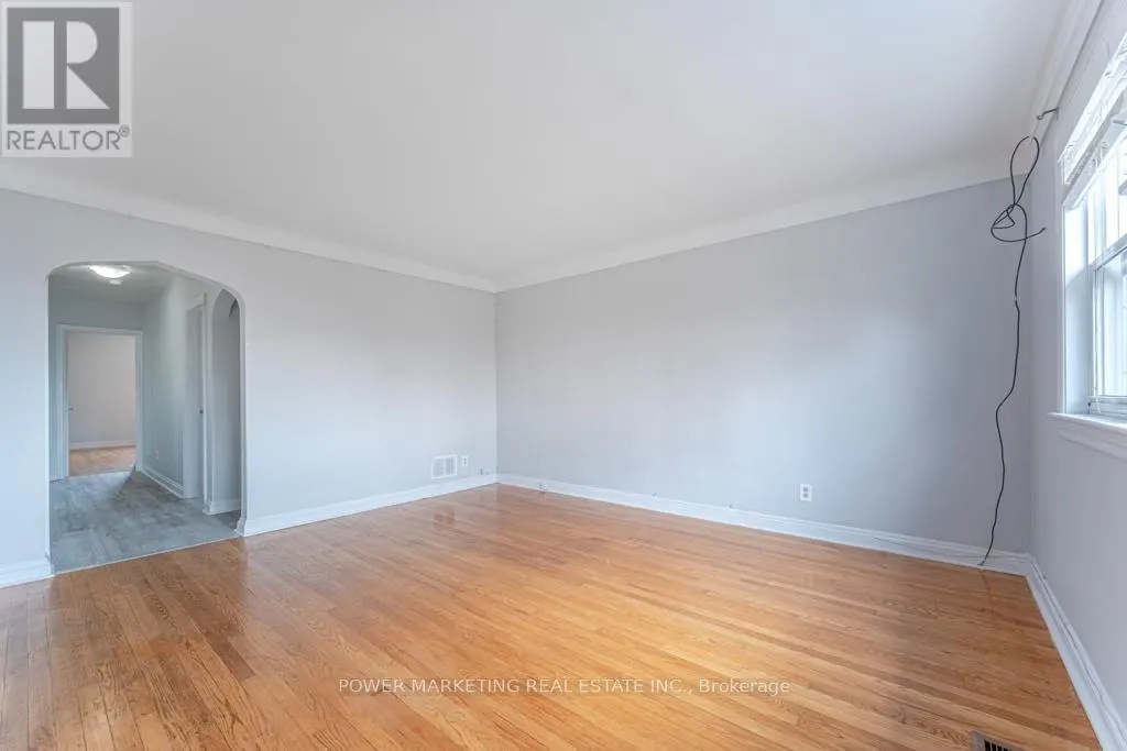 3 - 679 ROOSEVELT AVENUE