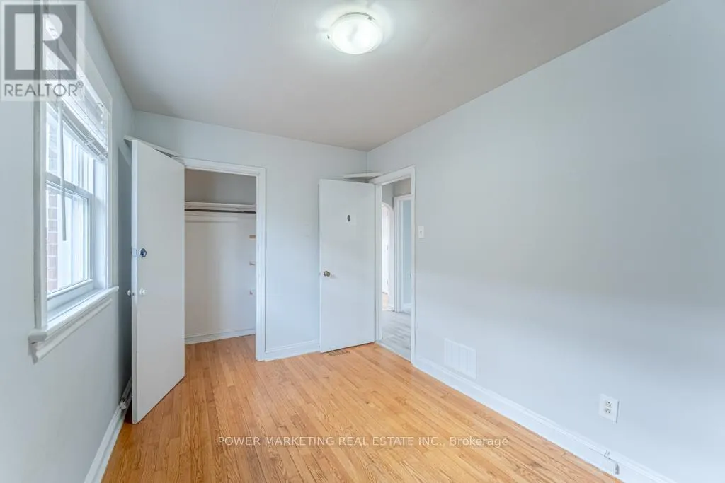 3 - 679 ROOSEVELT AVENUE