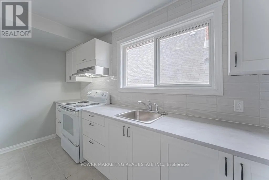 3 - 679 ROOSEVELT AVENUE