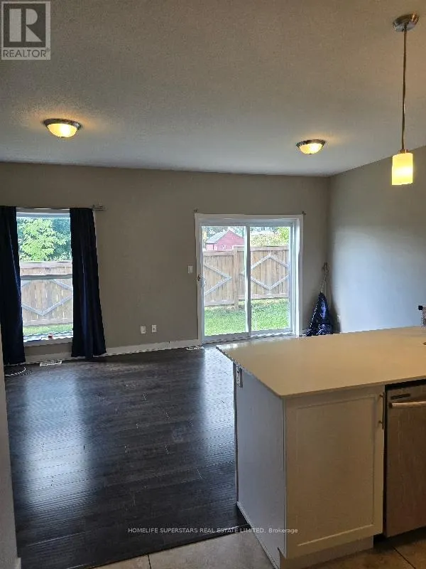 A2 - 439 ATHLONE AVENUE E