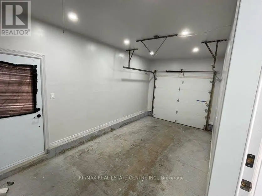 UPPER LEVEL - 5965 CRIMSON DRIVE