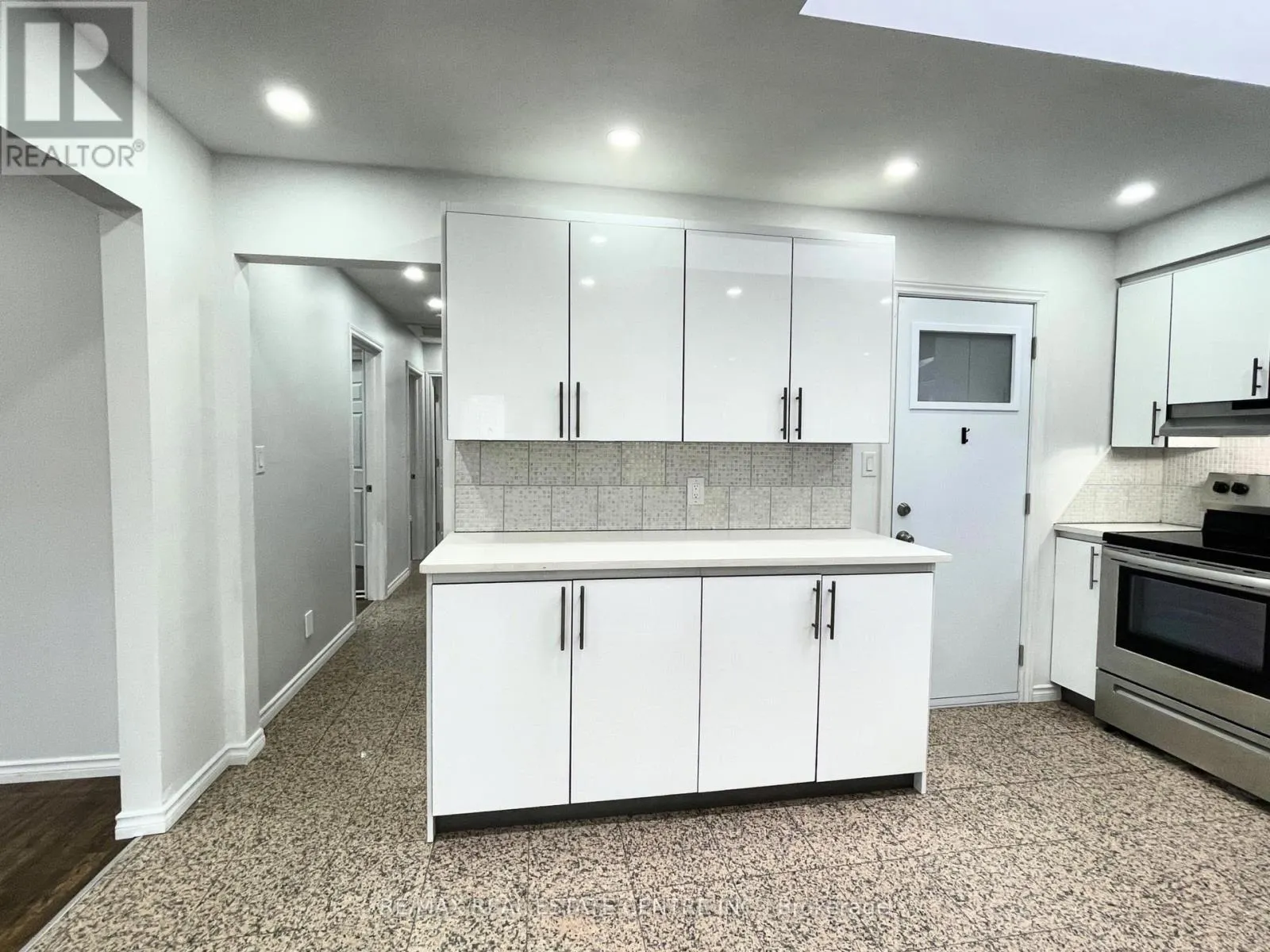 UPPER LEVEL - 5965 CRIMSON DRIVE