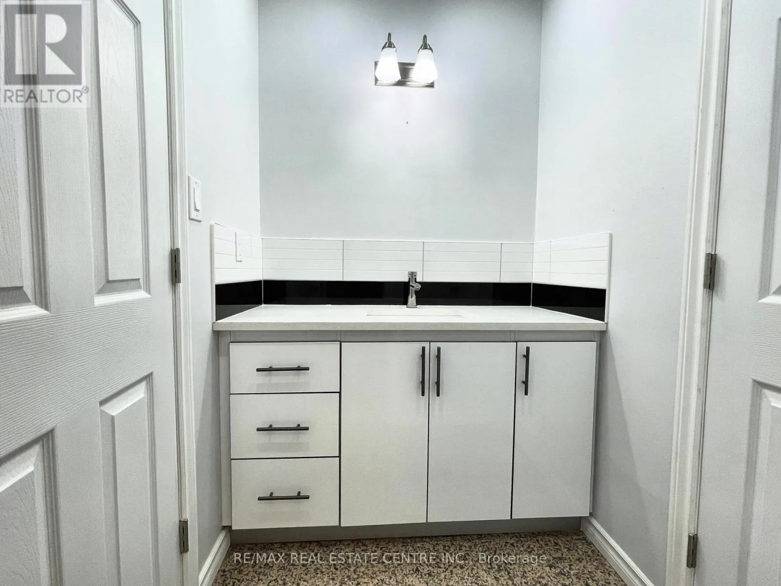 UPPER LEVEL - 5965 CRIMSON DRIVE