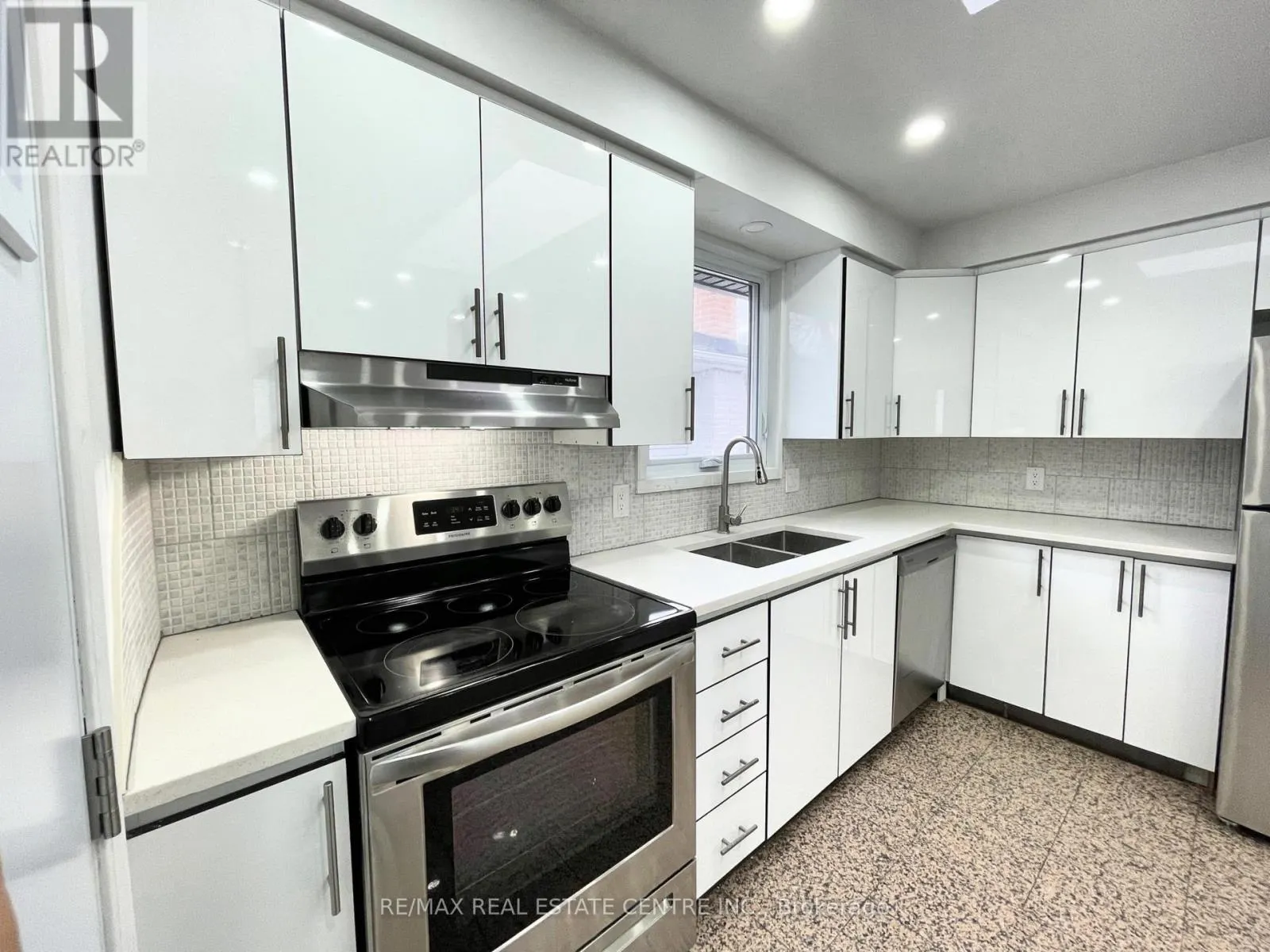 UPPER LEVEL - 5965 CRIMSON DRIVE