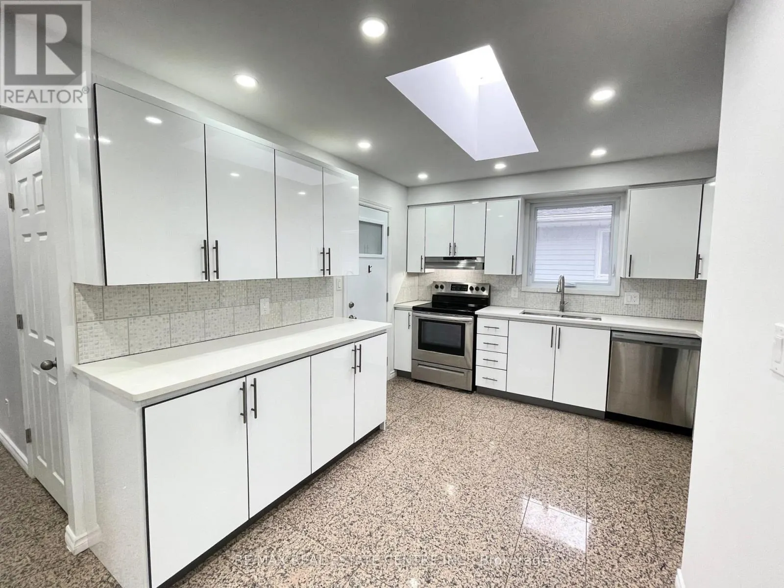 UPPER LEVEL - 5965 CRIMSON DRIVE