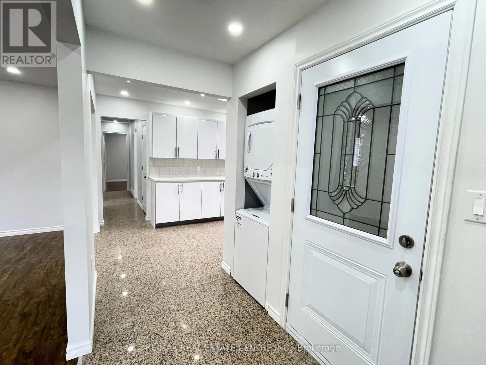 UPPER LEVEL - 5965 CRIMSON DRIVE