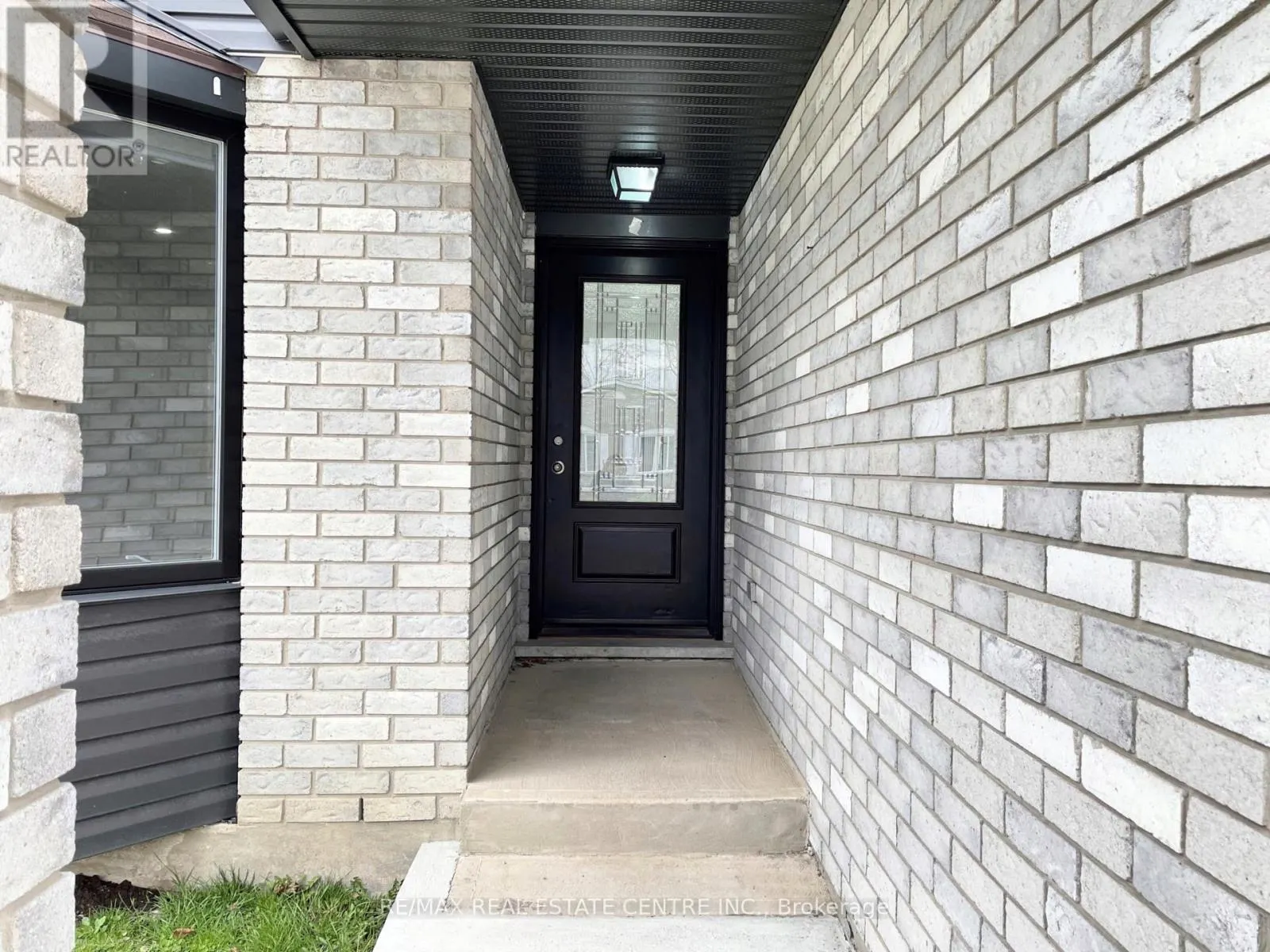 UPPER LEVEL - 5965 CRIMSON DRIVE