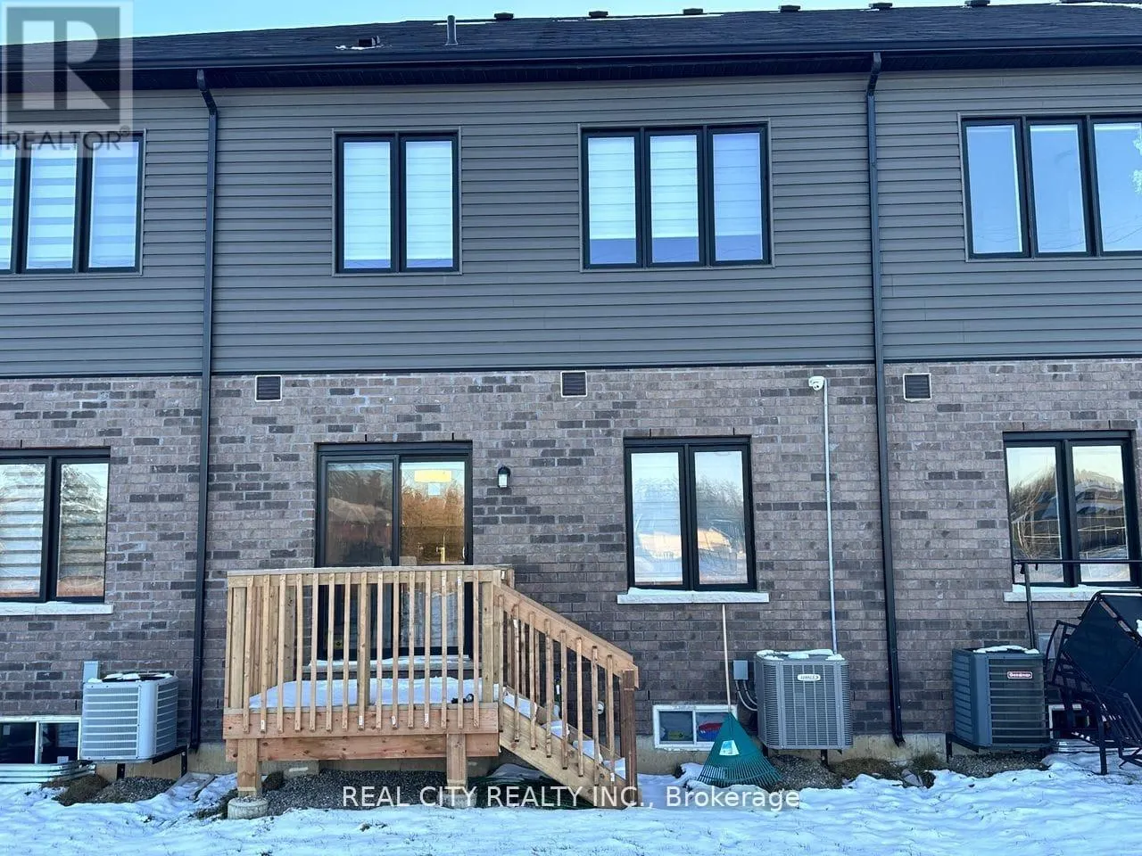 37 GEORGE BRIER DRIVE W