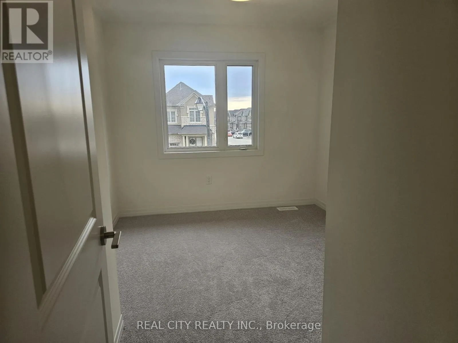 37 GEORGE BRIER DRIVE W