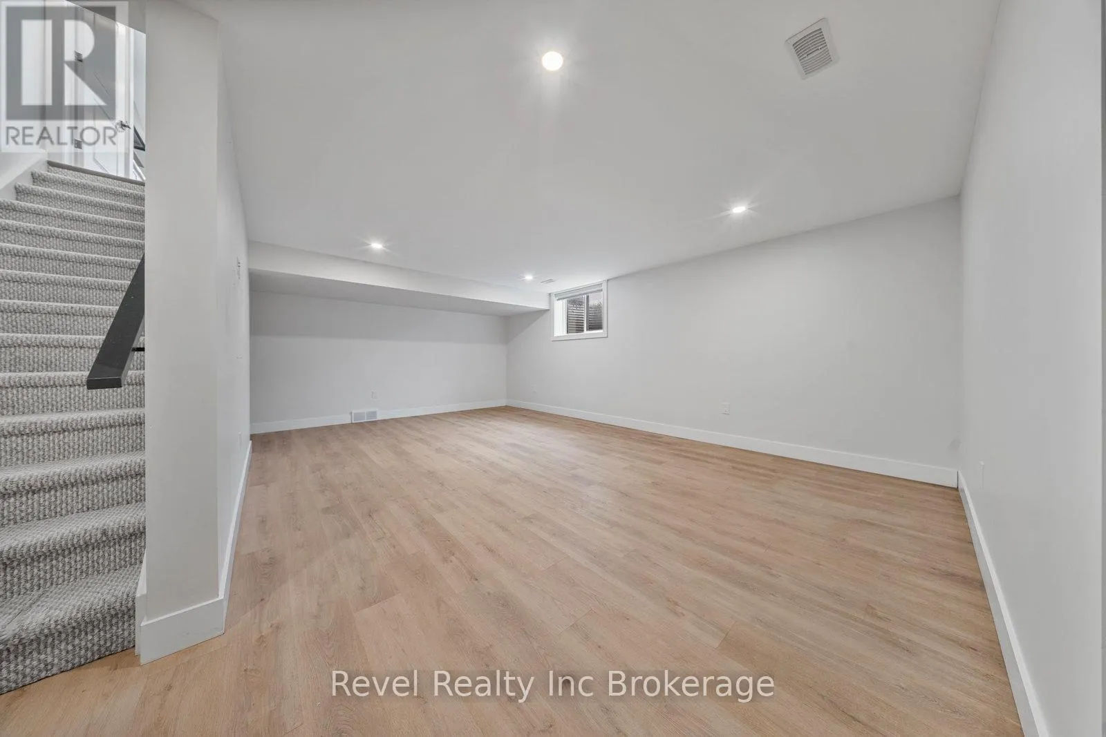 574252 OLD SCHOOL LINE