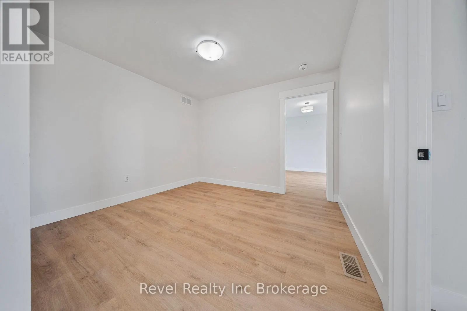 574252 OLD SCHOOL LINE