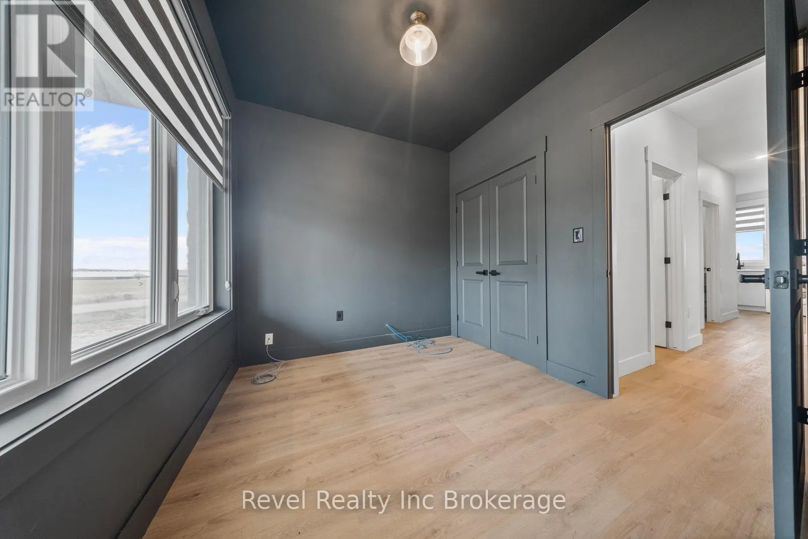 574252 OLD SCHOOL LINE