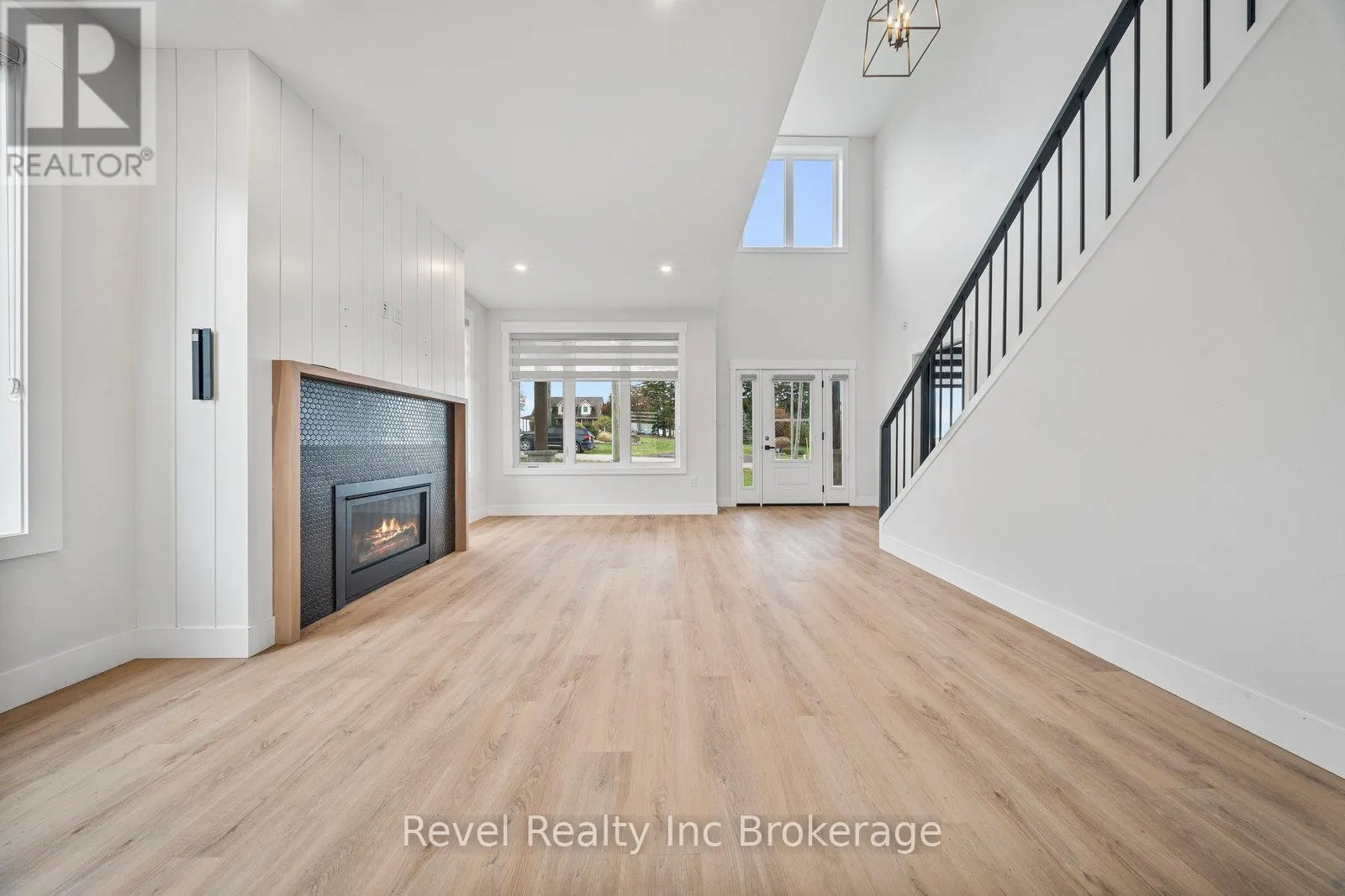 574252 OLD SCHOOL LINE