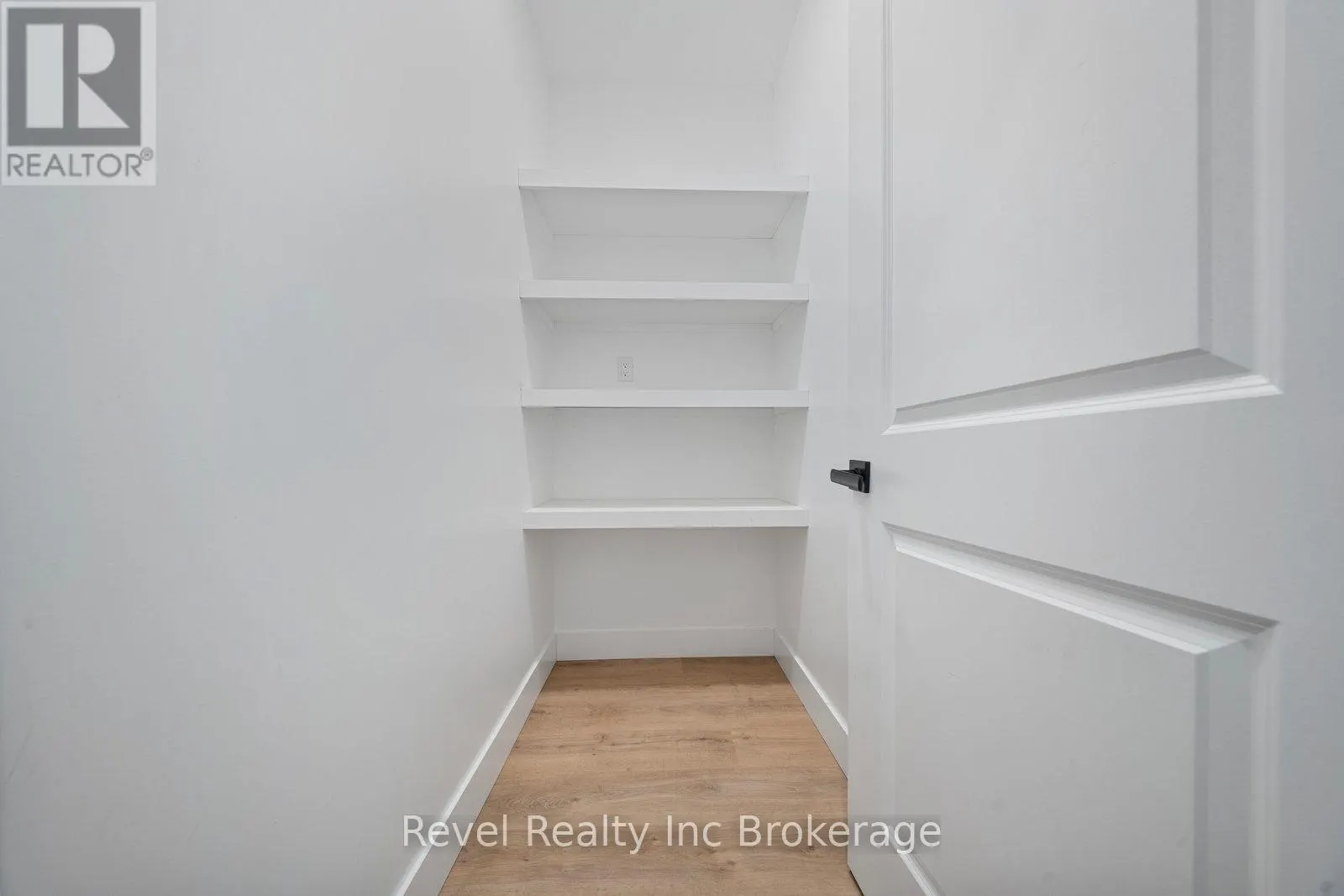 574252 OLD SCHOOL LINE