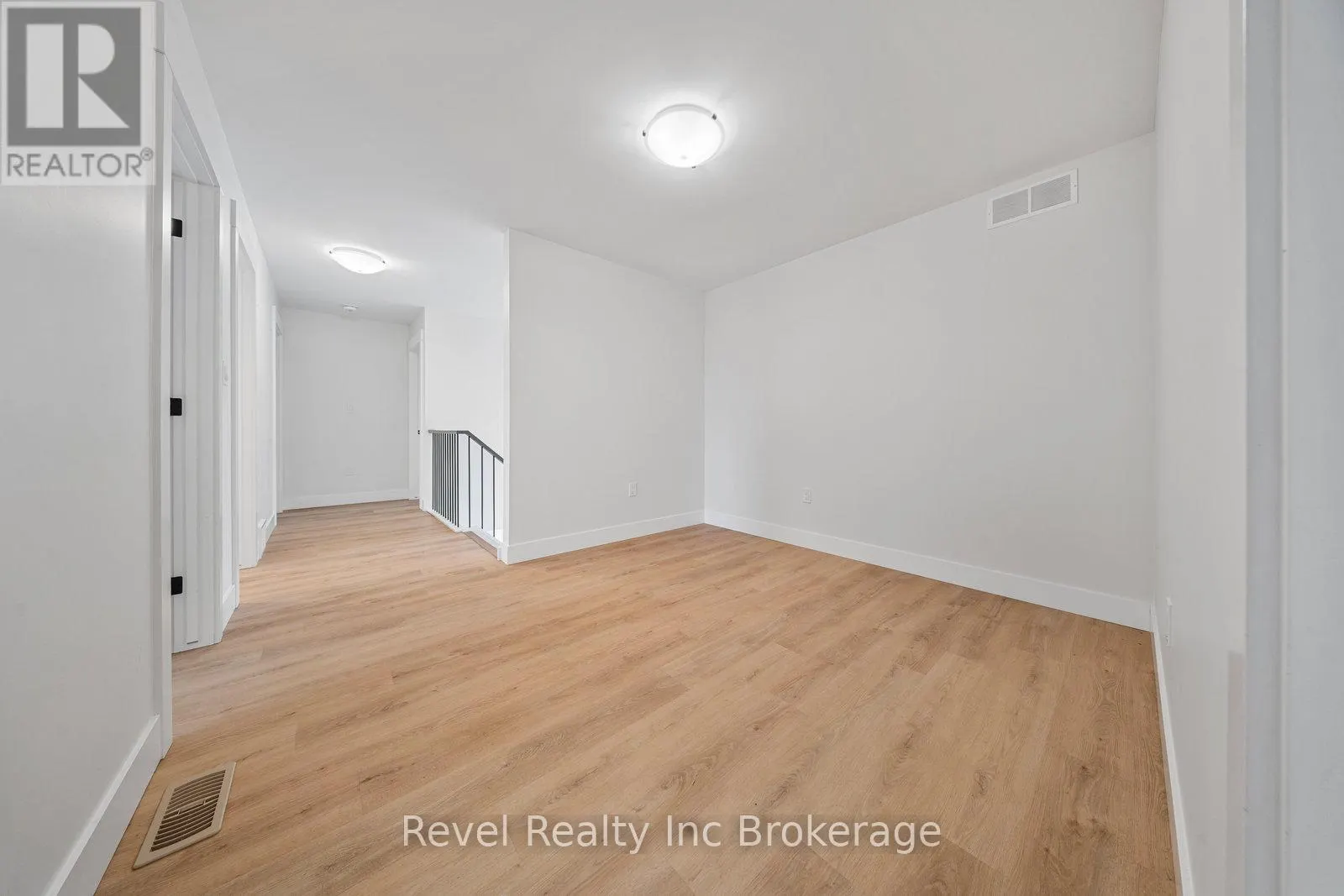 574252 OLD SCHOOL LINE