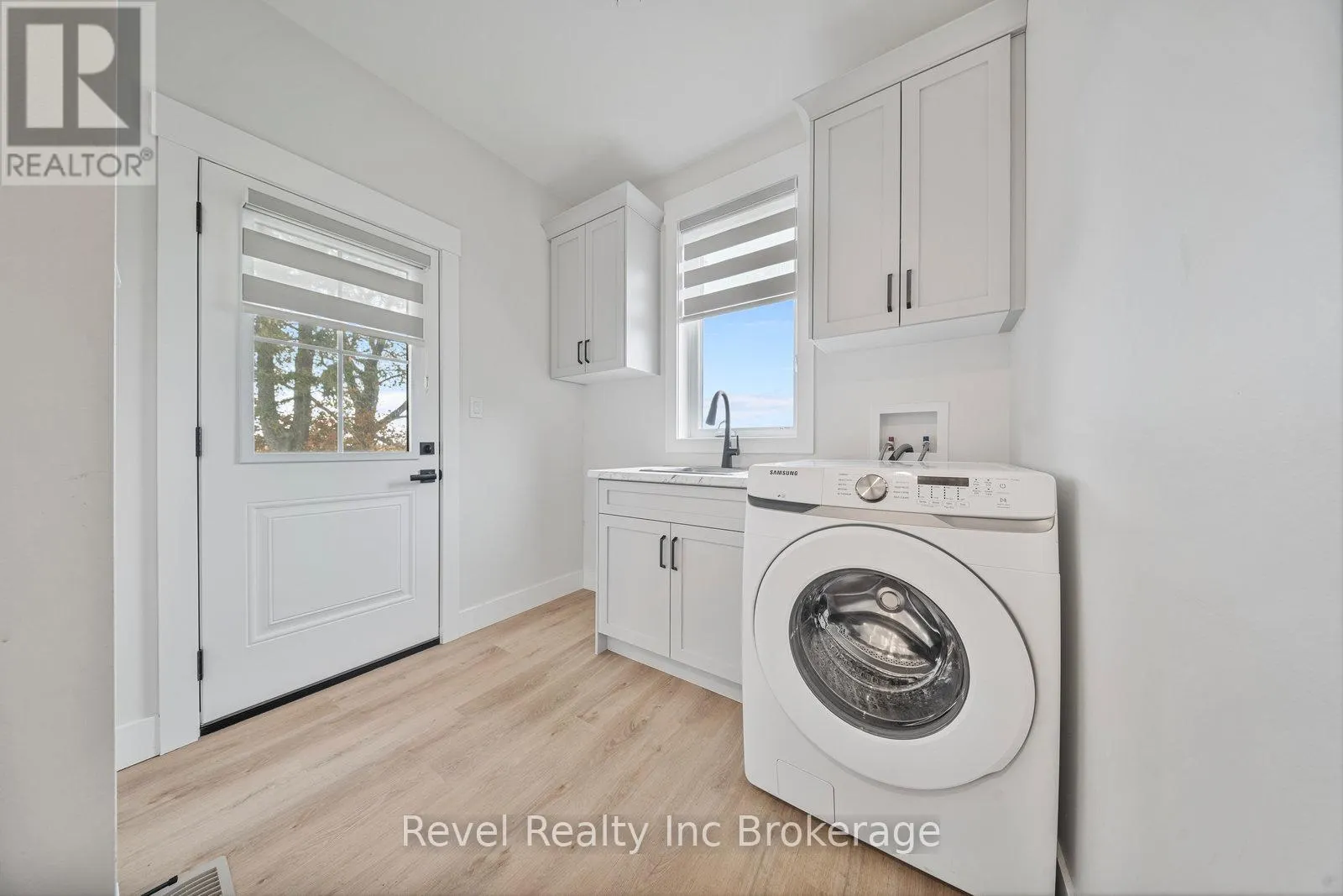 574252 OLD SCHOOL LINE