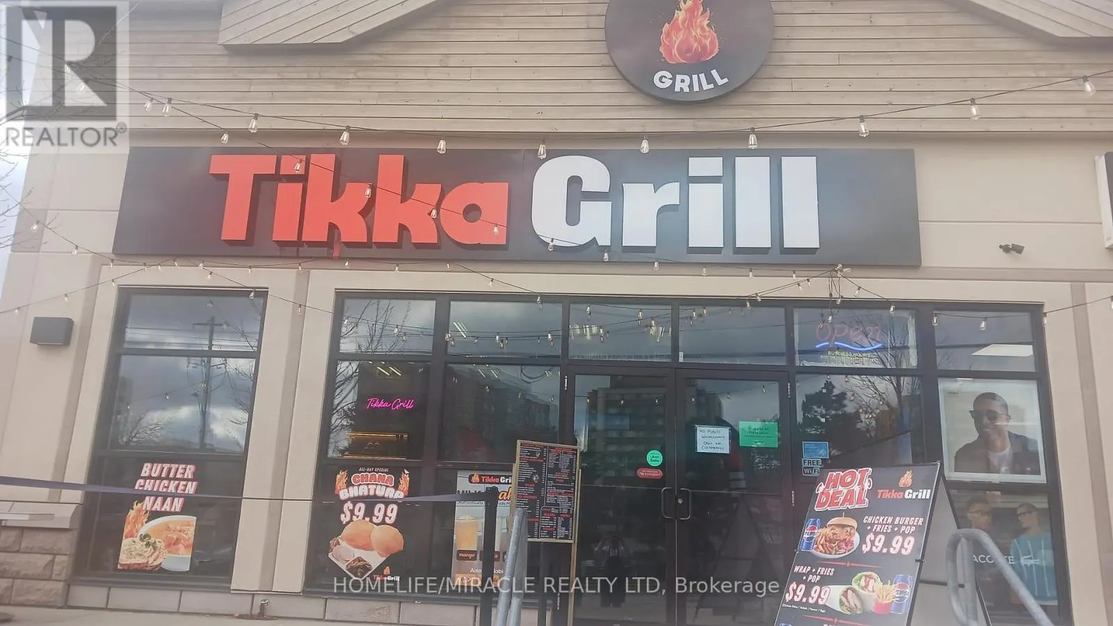 1 - 158 UNIVERSITY AVENUE