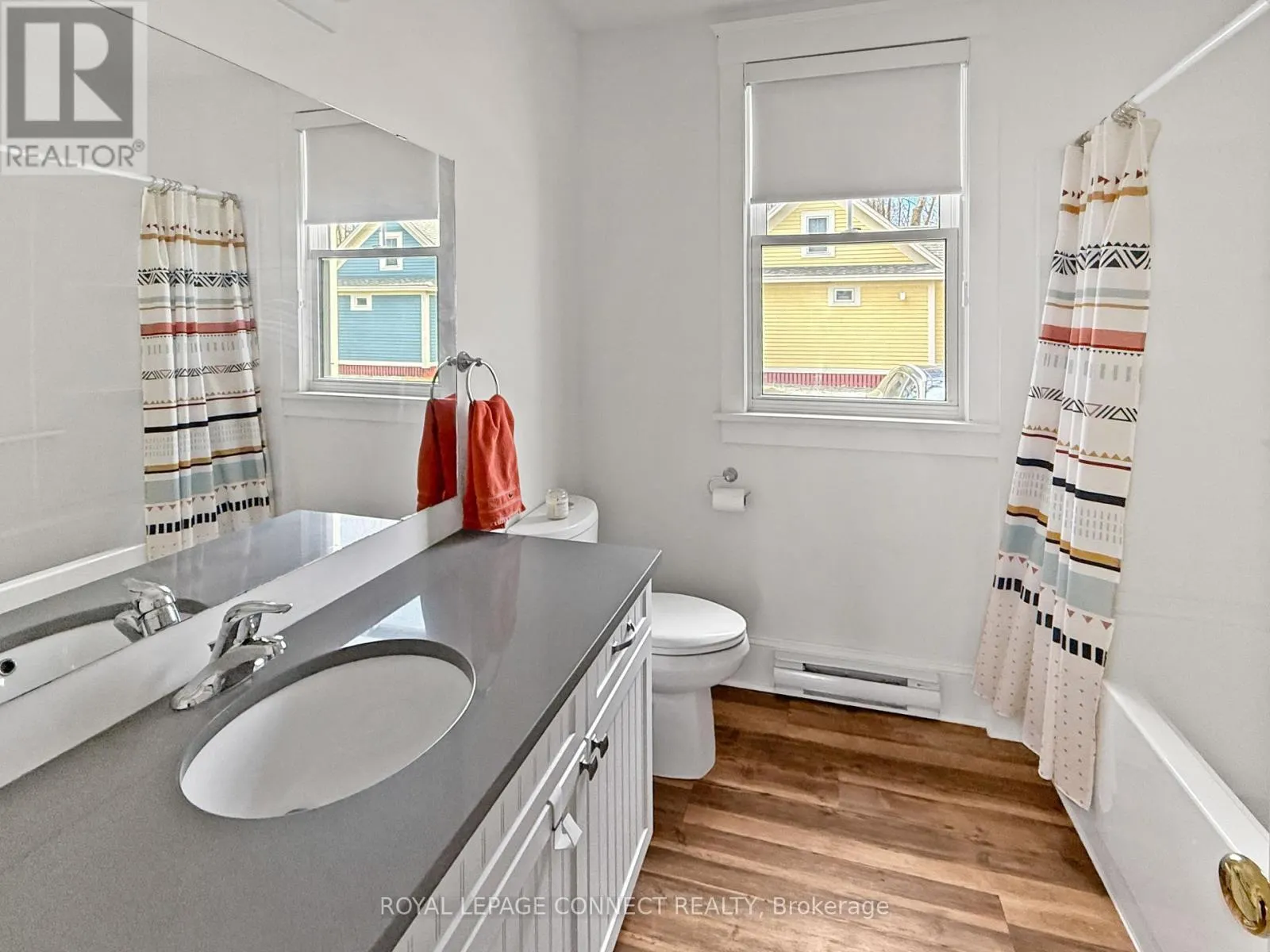 222 - 17 HOLLOW LANE