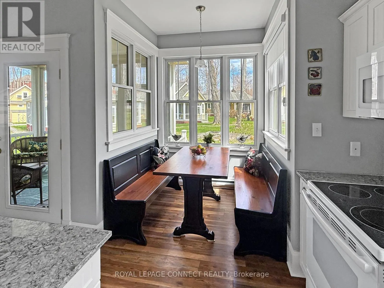 222 - 17 HOLLOW LANE