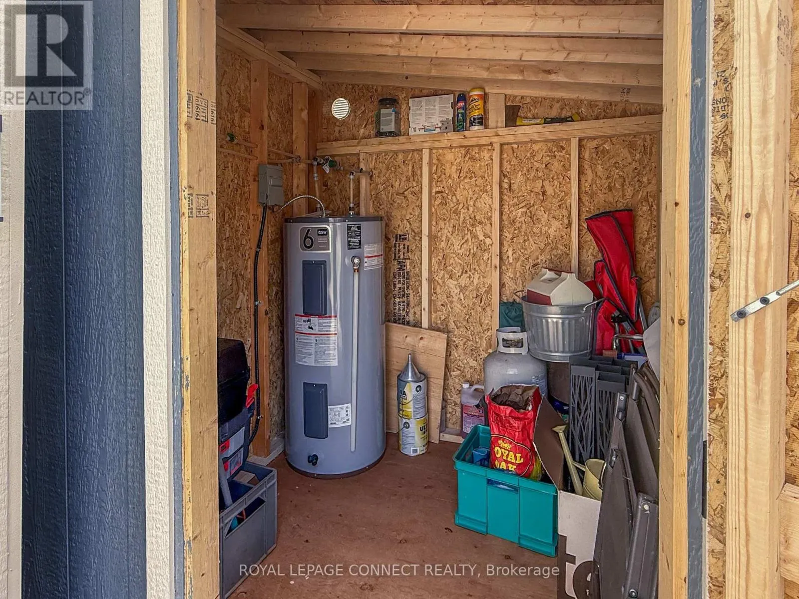 222 - 17 HOLLOW LANE