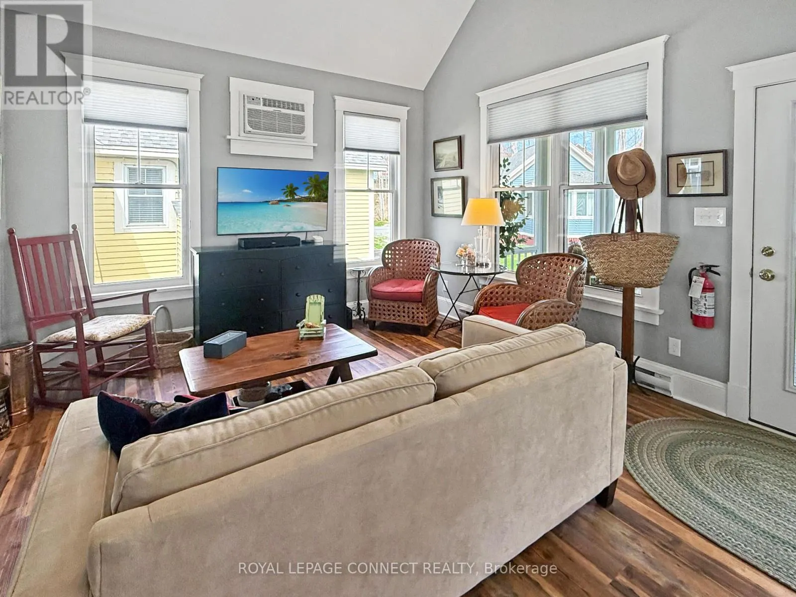 222 - 17 HOLLOW LANE