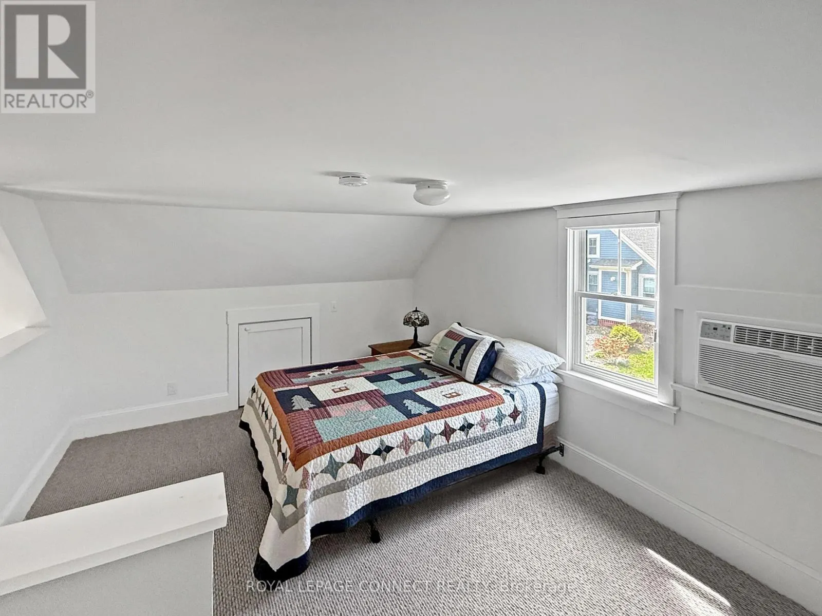 222 - 17 HOLLOW LANE