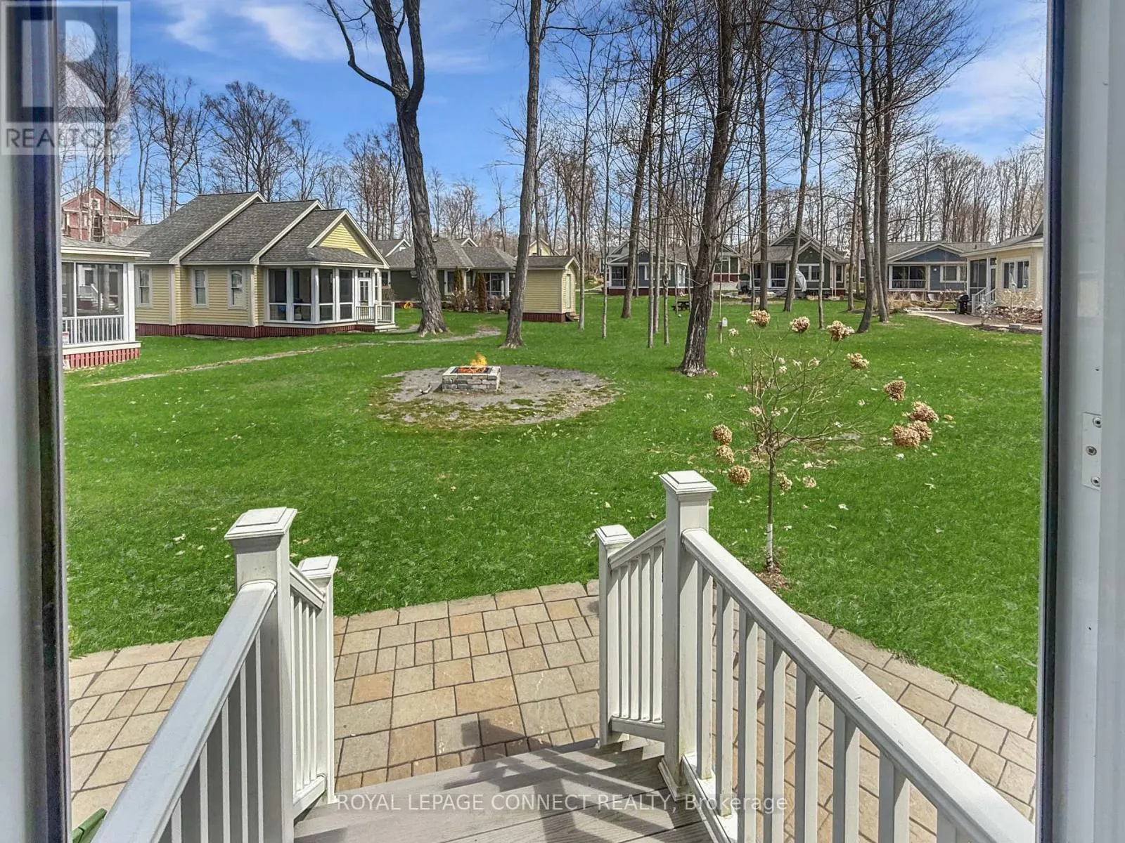 222 - 17 HOLLOW LANE