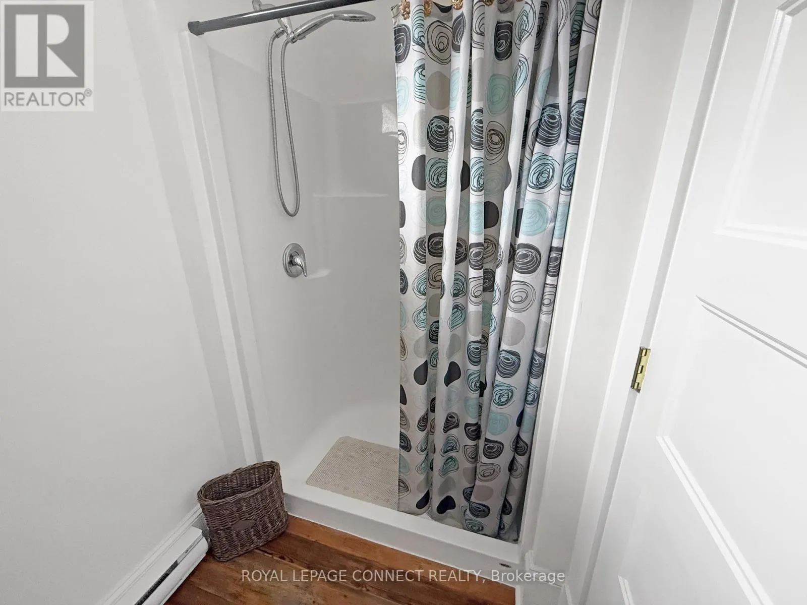 222 - 17 HOLLOW LANE