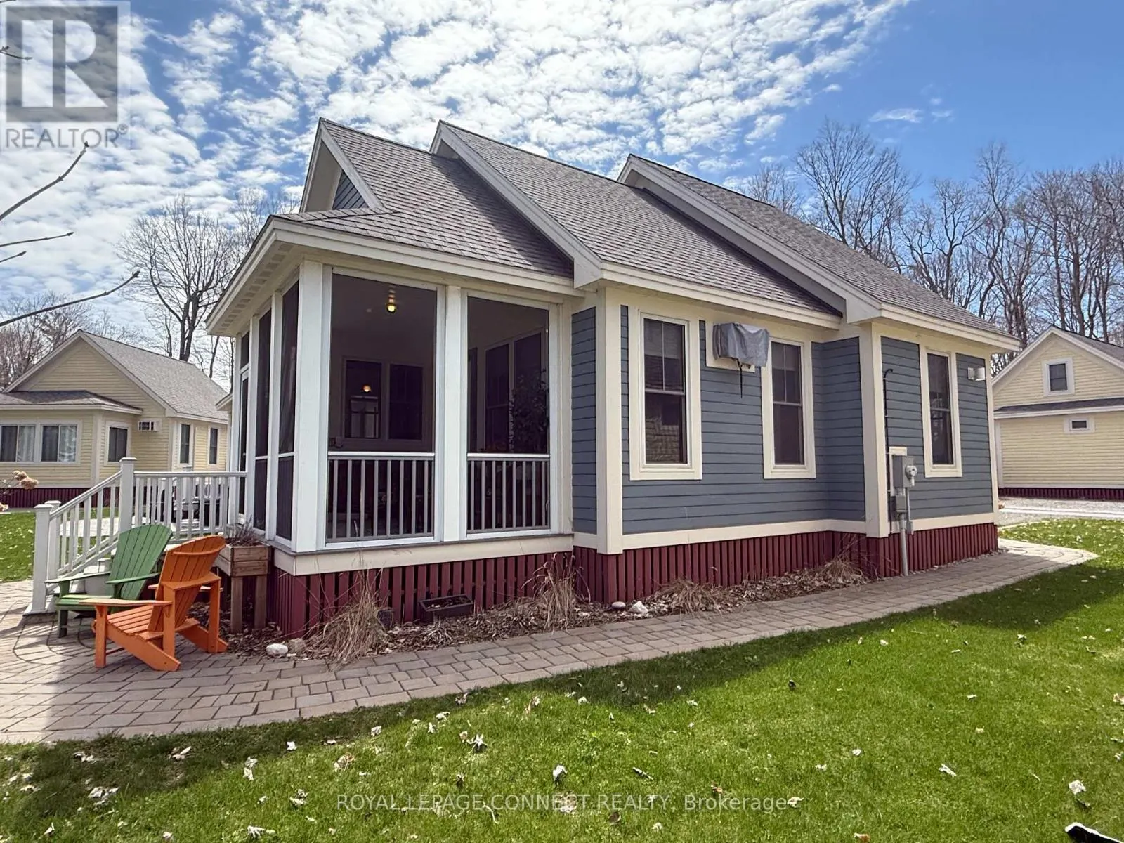 222 - 17 HOLLOW LANE