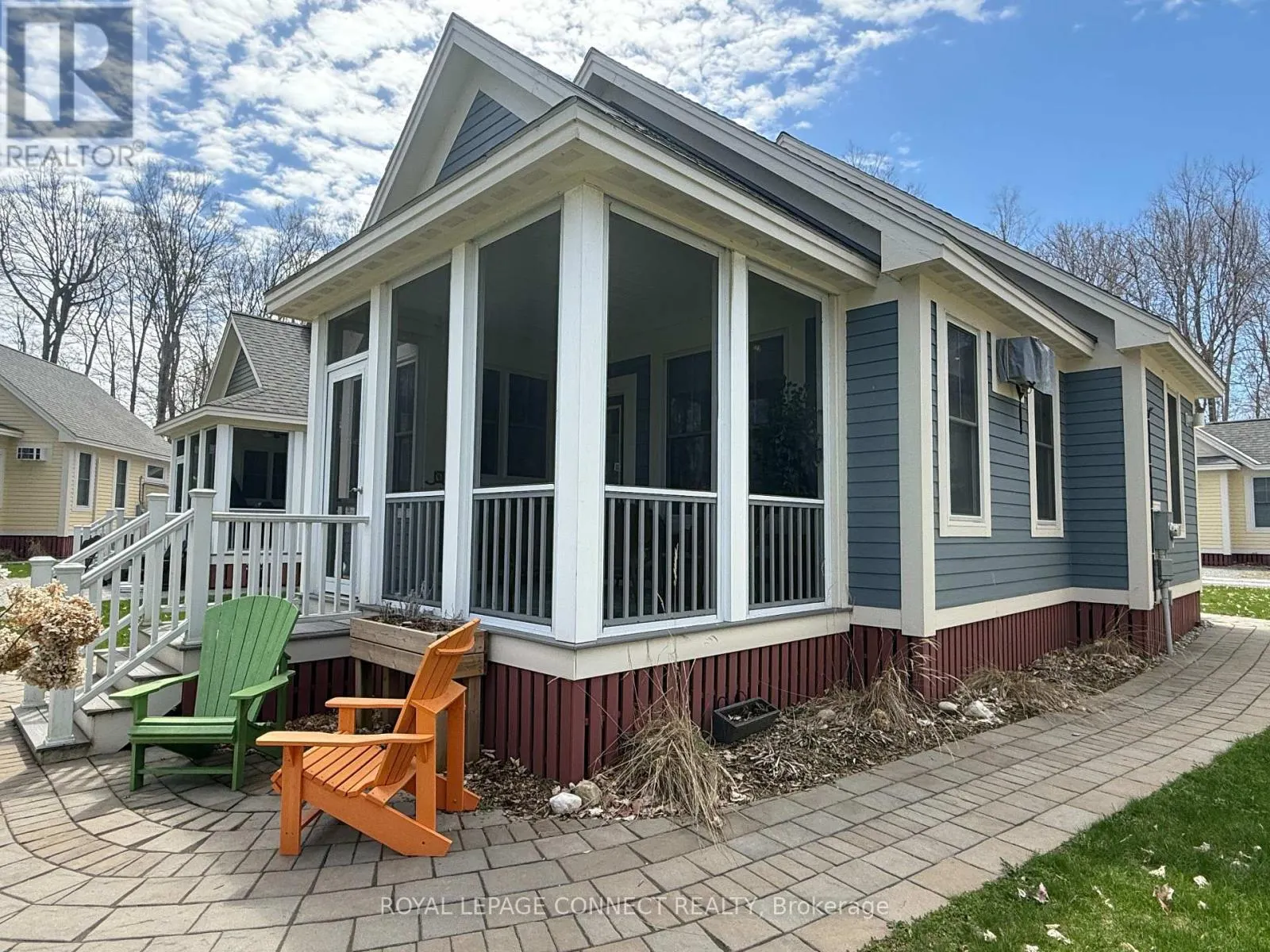 222 - 17 HOLLOW LANE