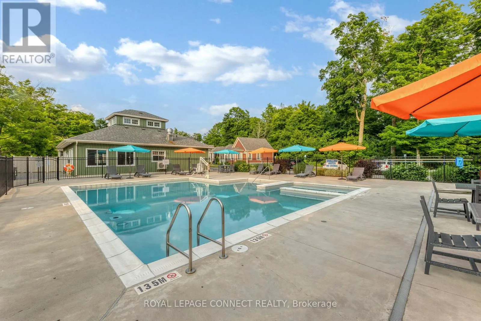 222 - 17 HOLLOW LANE