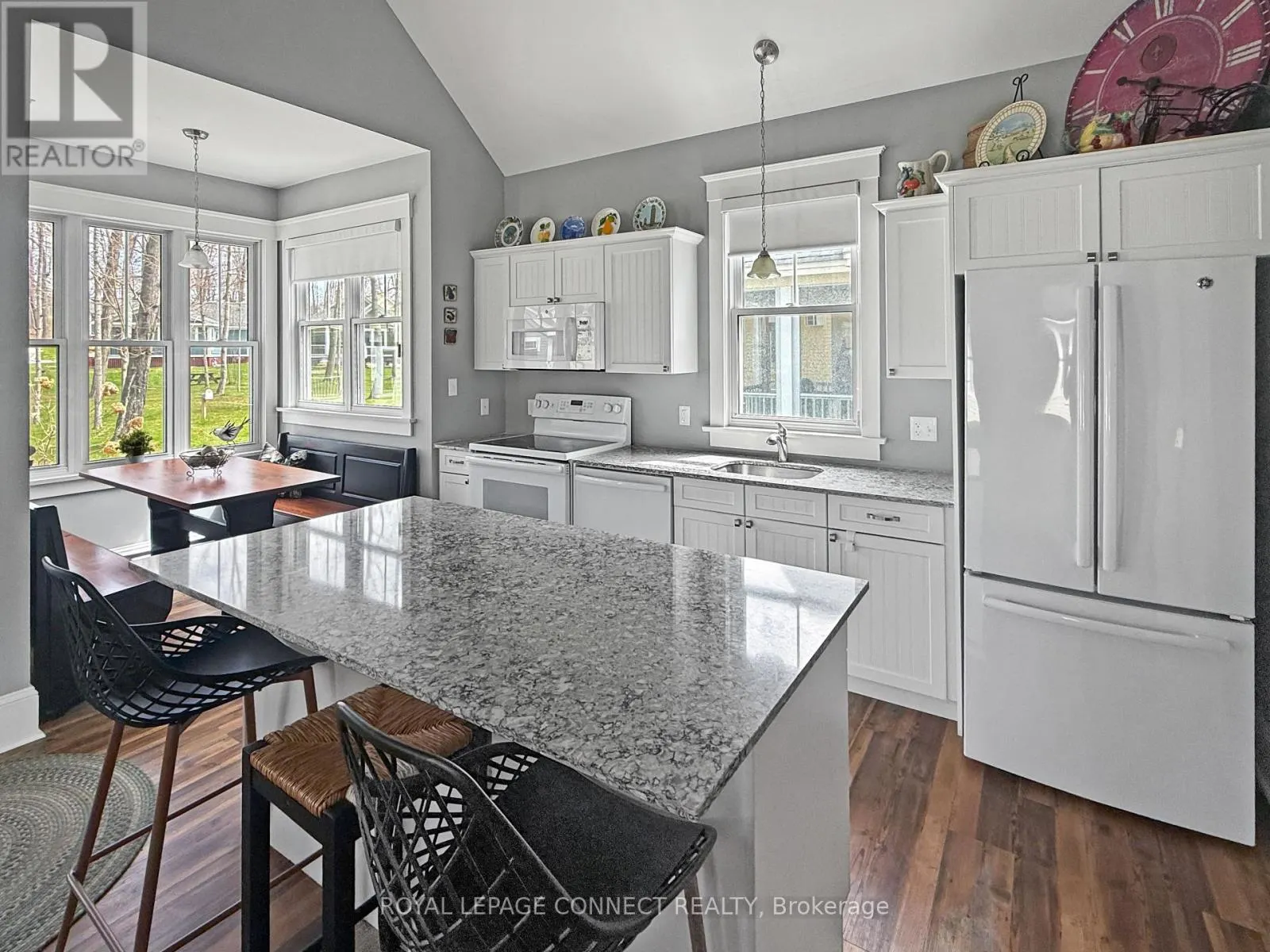 222 - 17 HOLLOW LANE