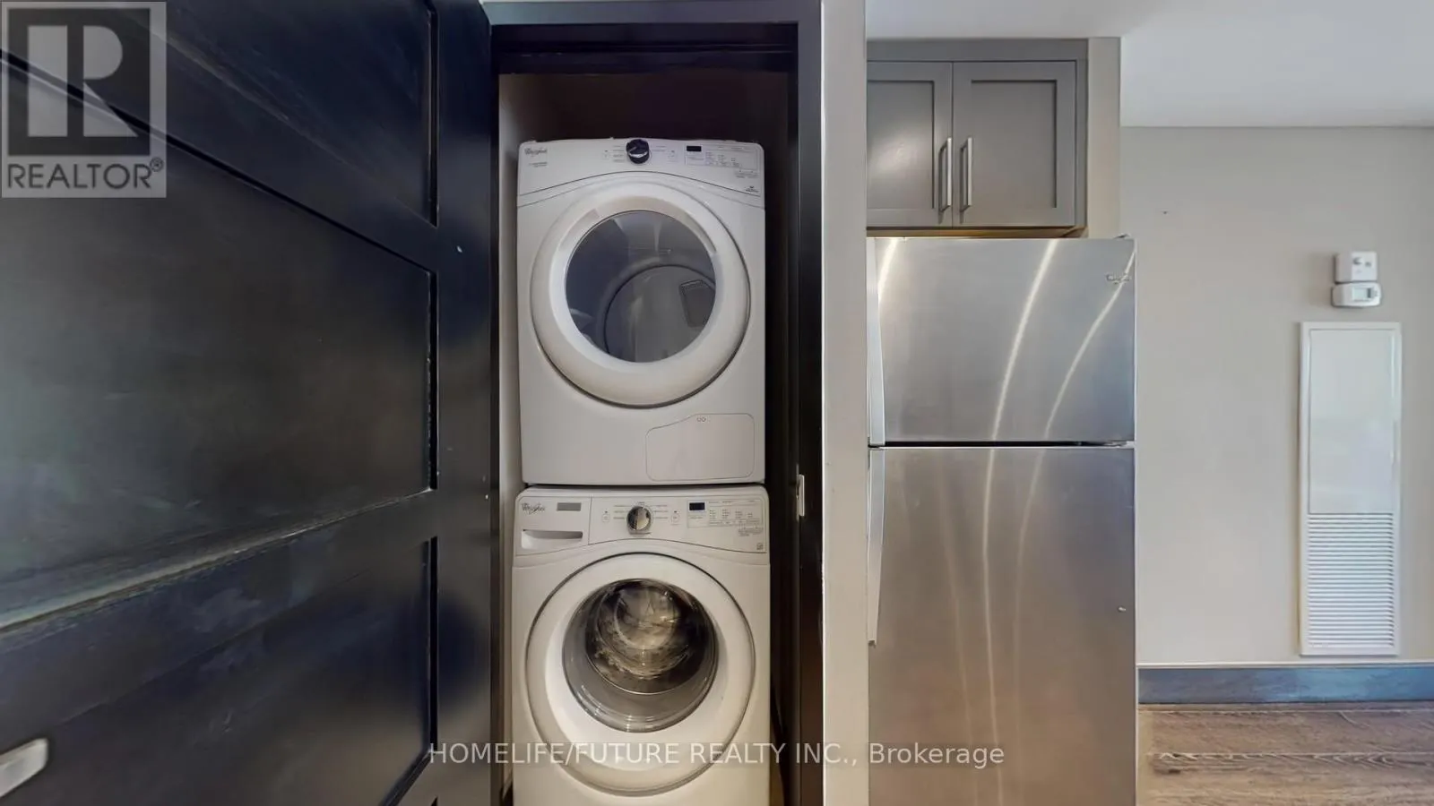 S2205 - 330 PHILLIP STREET