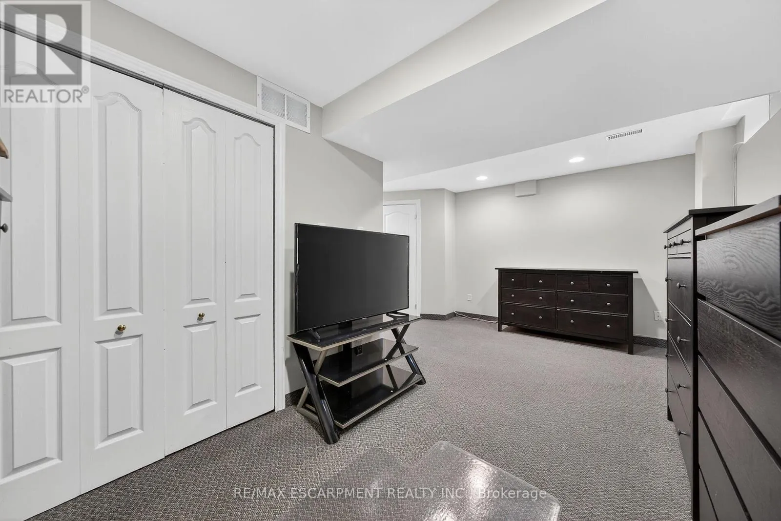 23 - 7 SOUTHSIDE PLACE