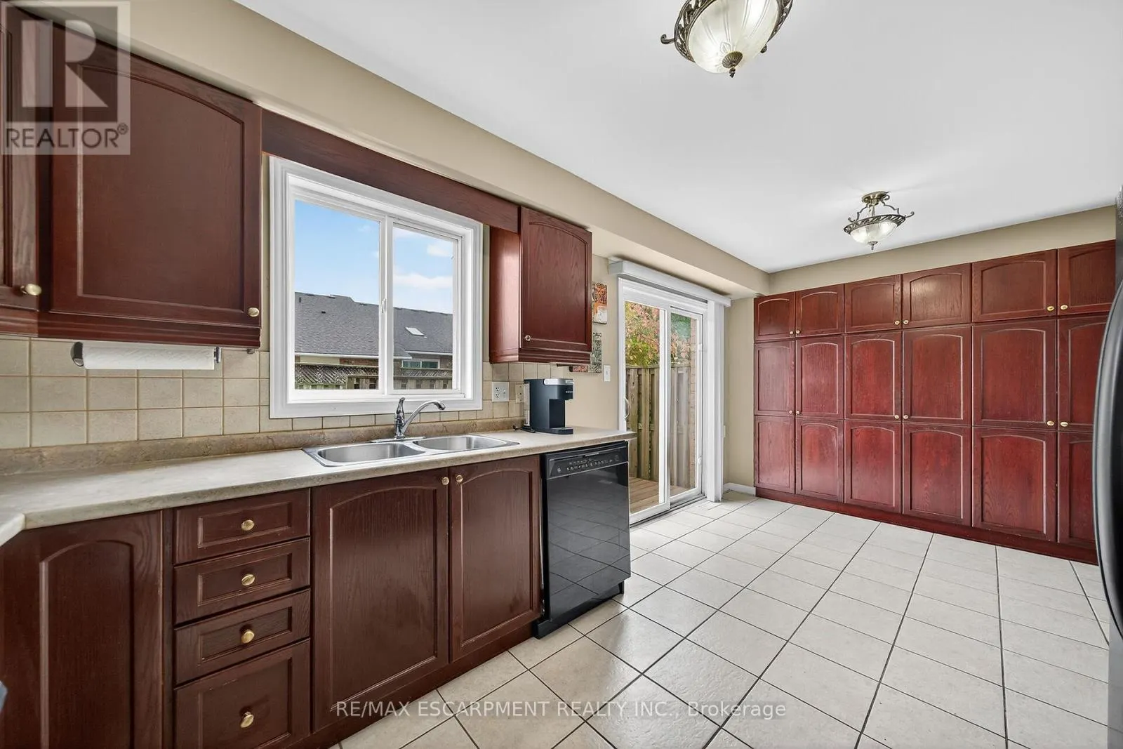 23 - 7 SOUTHSIDE PLACE