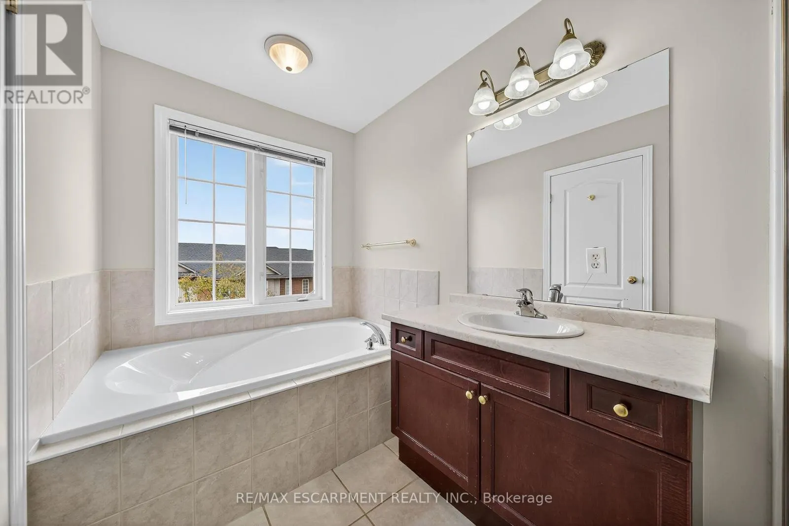 23 - 7 SOUTHSIDE PLACE