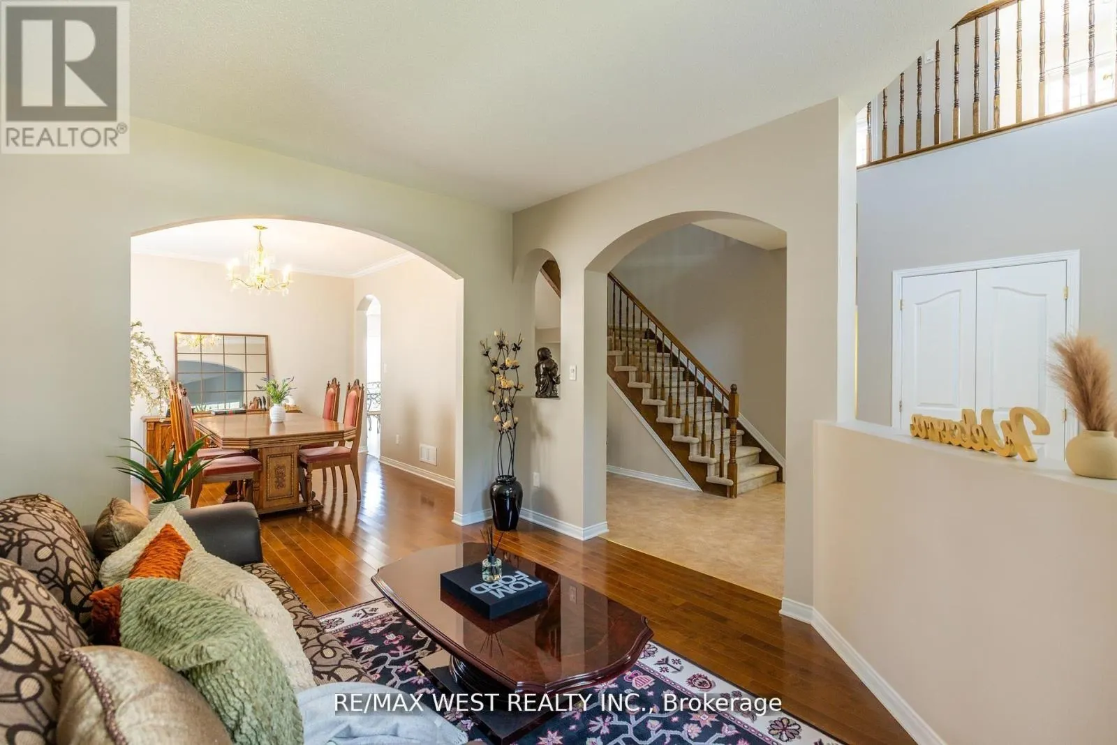 214 CASTLEGARTH CRESCENT