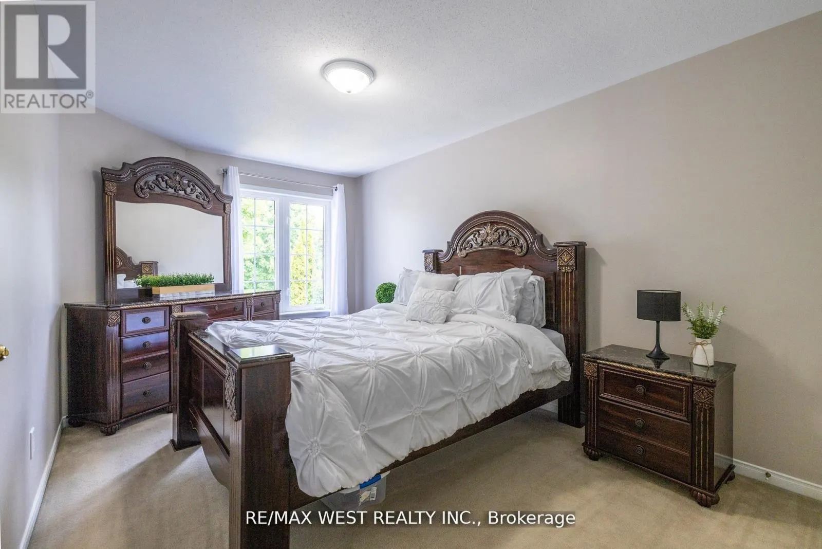 214 CASTLEGARTH CRESCENT