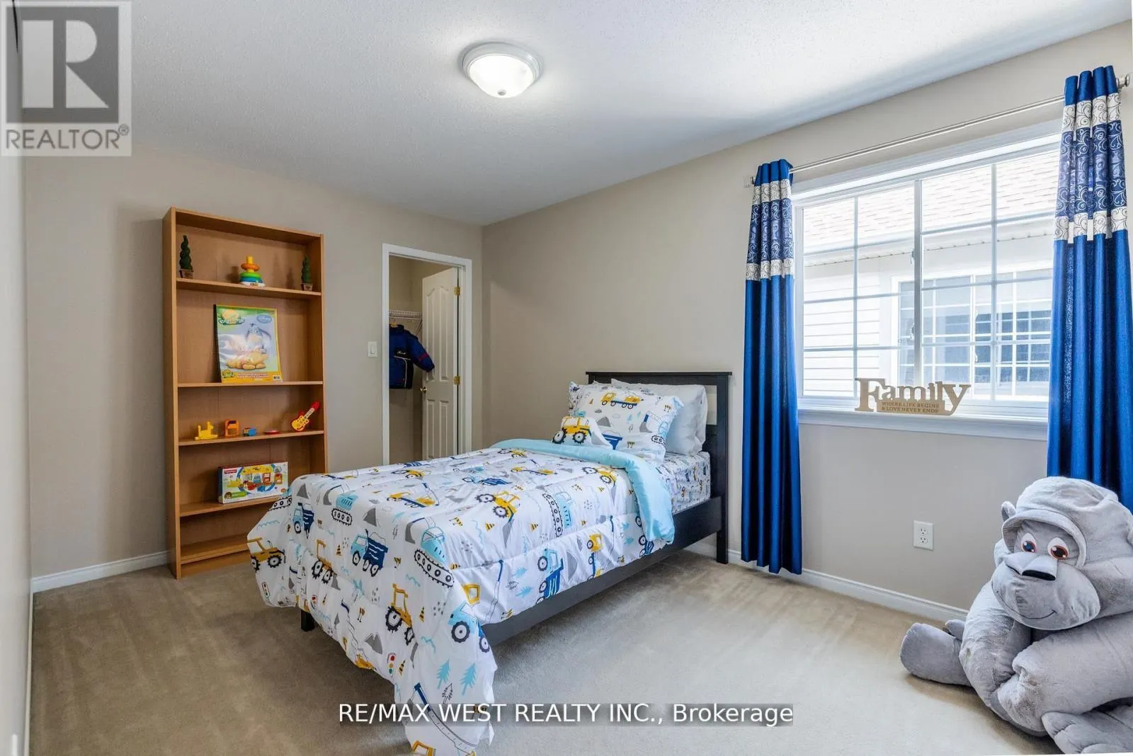 214 CASTLEGARTH CRESCENT