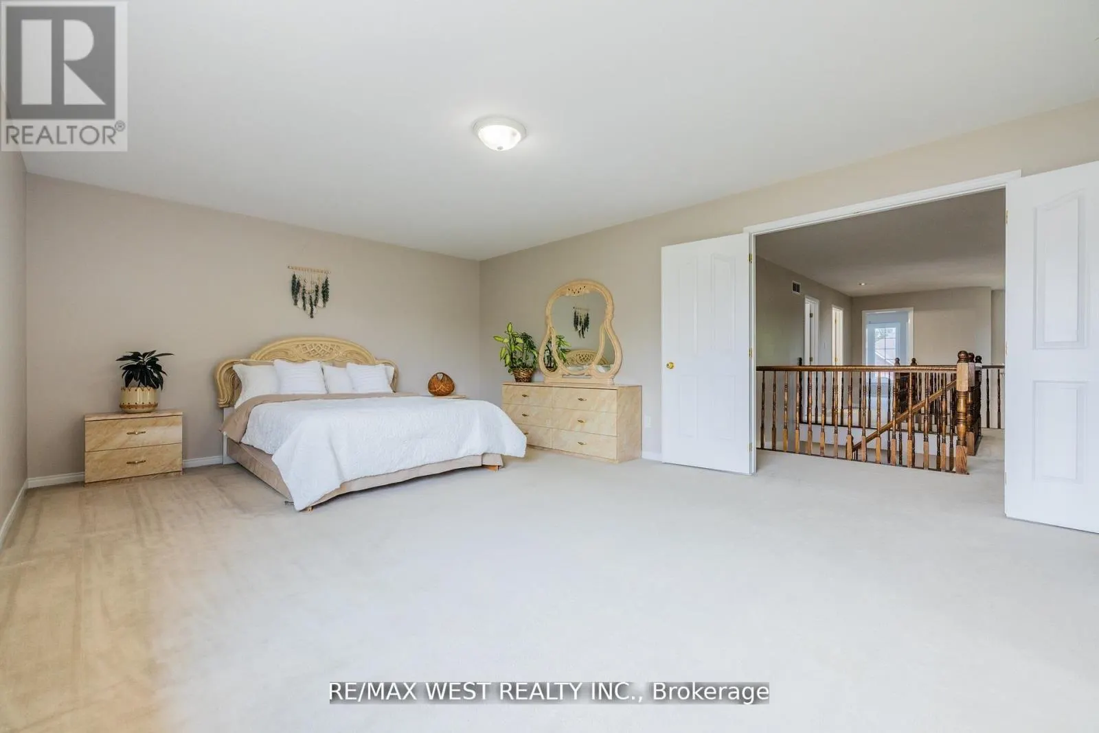 214 CASTLEGARTH CRESCENT