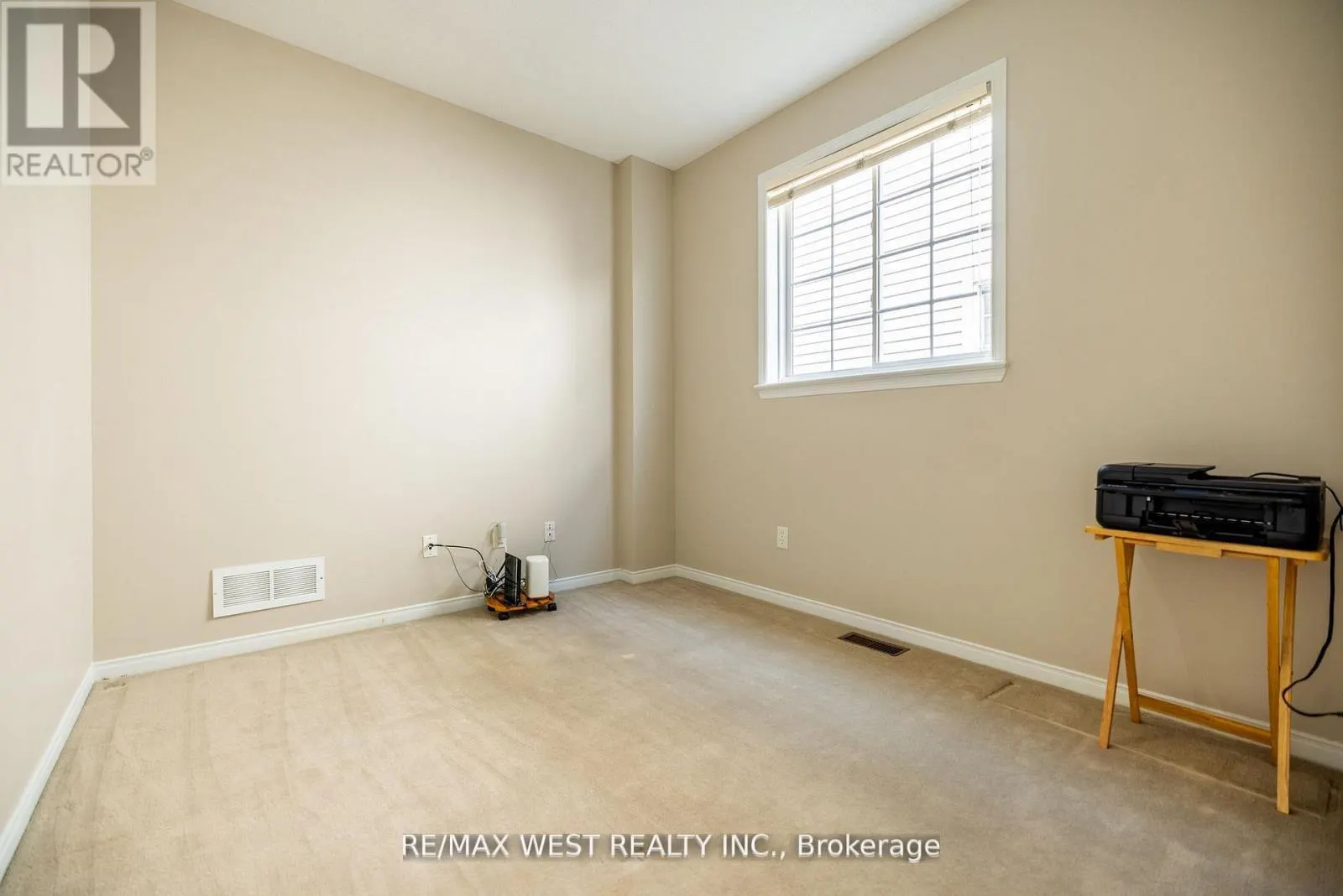 214 CASTLEGARTH CRESCENT