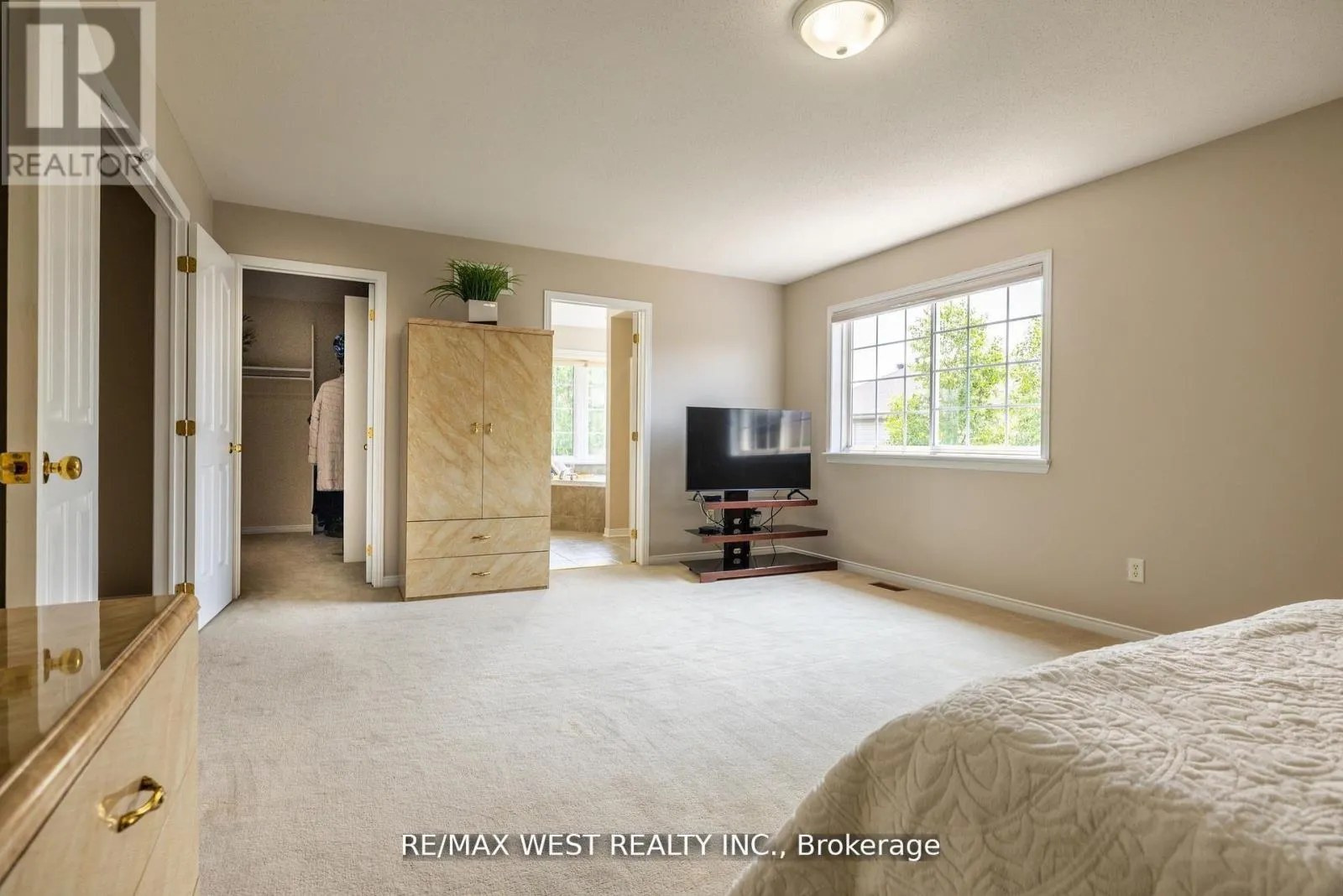 214 CASTLEGARTH CRESCENT