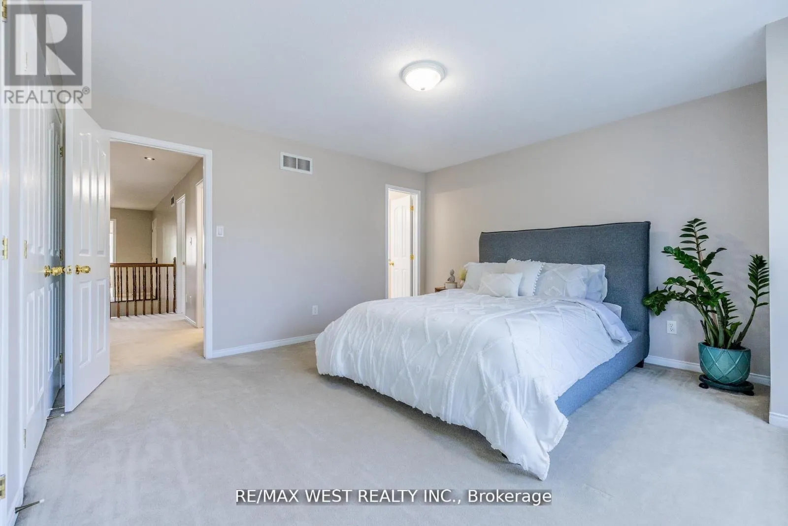 214 CASTLEGARTH CRESCENT