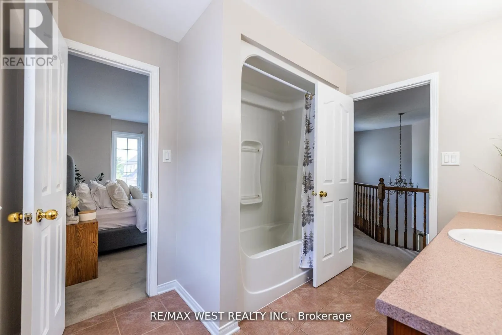 214 CASTLEGARTH CRESCENT