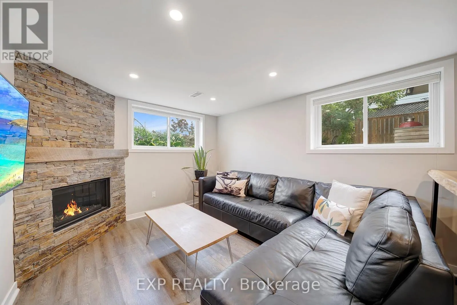 44 ROYAL ORCHARD CRESCENT