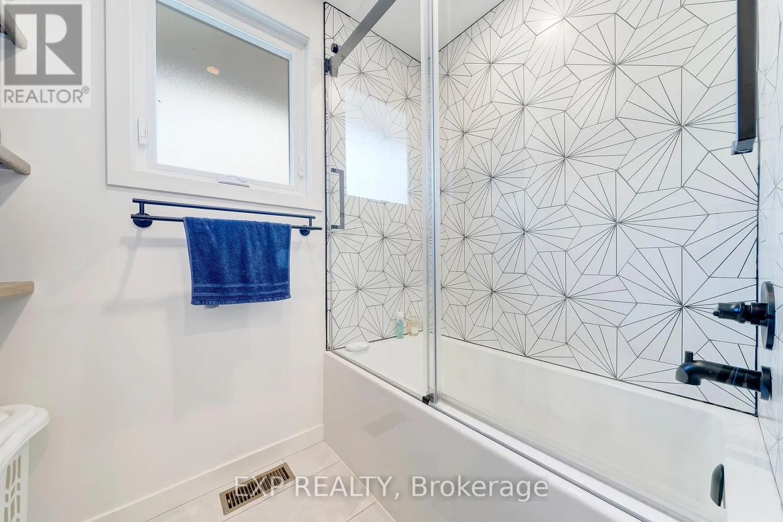 44 ROYAL ORCHARD CRESCENT