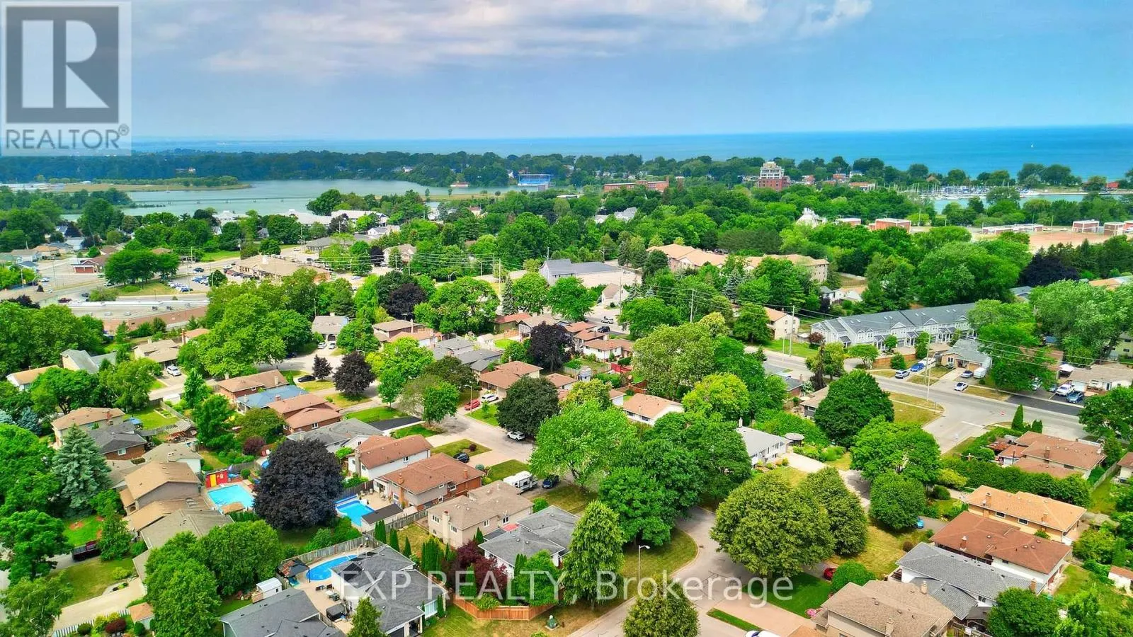 44 ROYAL ORCHARD CRESCENT